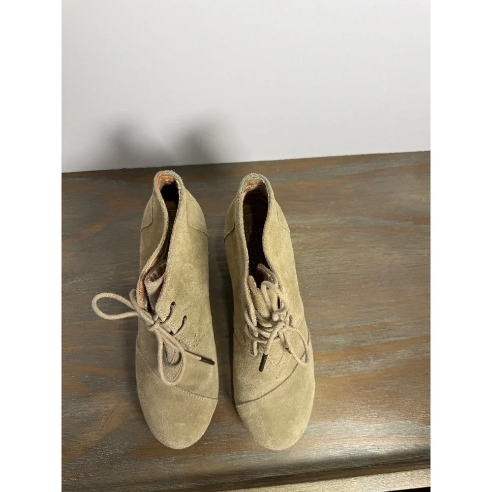 TOMS Taupe Suede Desert Wedge Booties Lace-Up Boho Casual Size 8